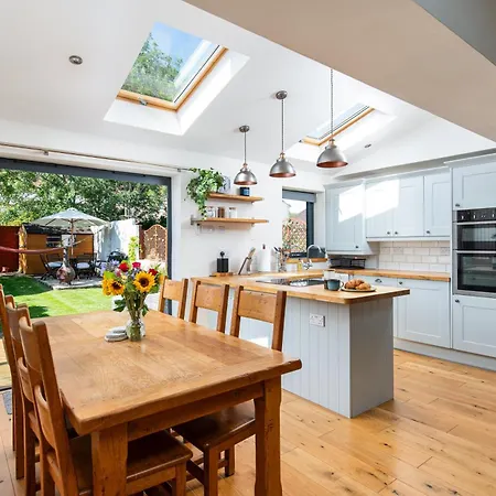 Charming Family Home With Stoves, Garden & Parking Bristol Exterior photo